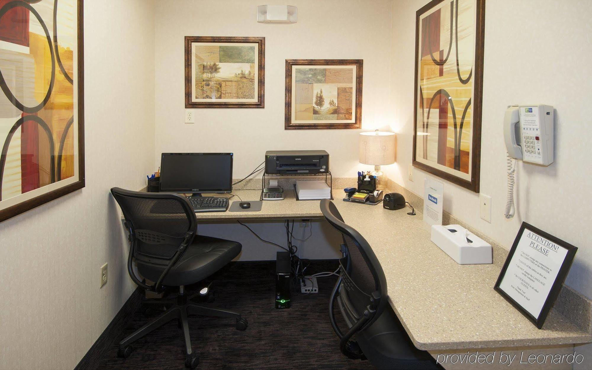 Holiday Inn Express Hotel & Suites Youngstown North-Warren/Niles, An Ihg Hotel Servizi foto